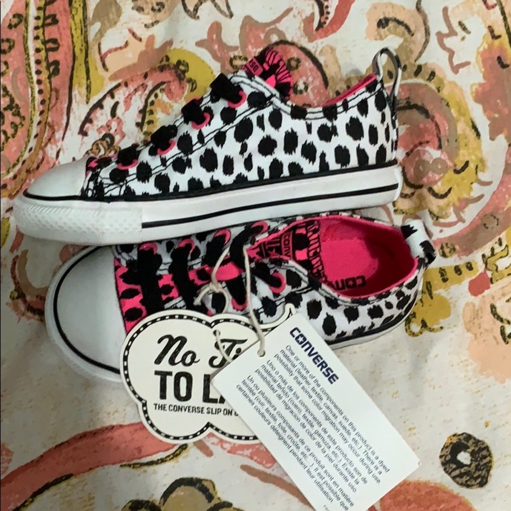 Kids size 8 leopard converse sneakers